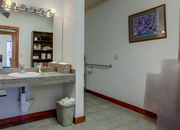 735 SW 9th St, Redmond, OR 97756